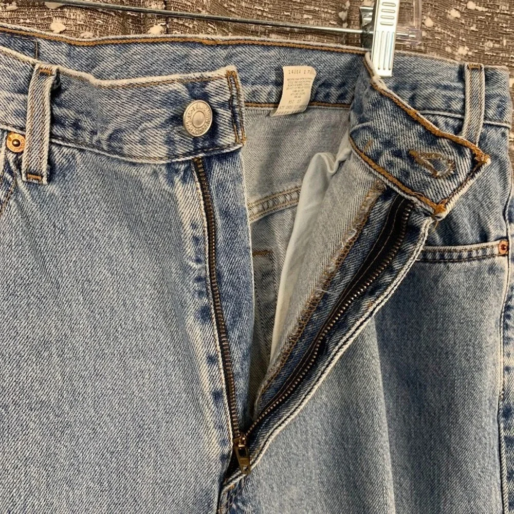 Levi's 505 Regular Fit Straight Leg Light Wash Denim Blue Jeans Men's 38x30‎